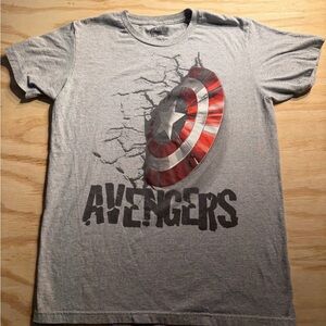 Marvel Men's Short Sleeve Tee - Gray with Red Shield